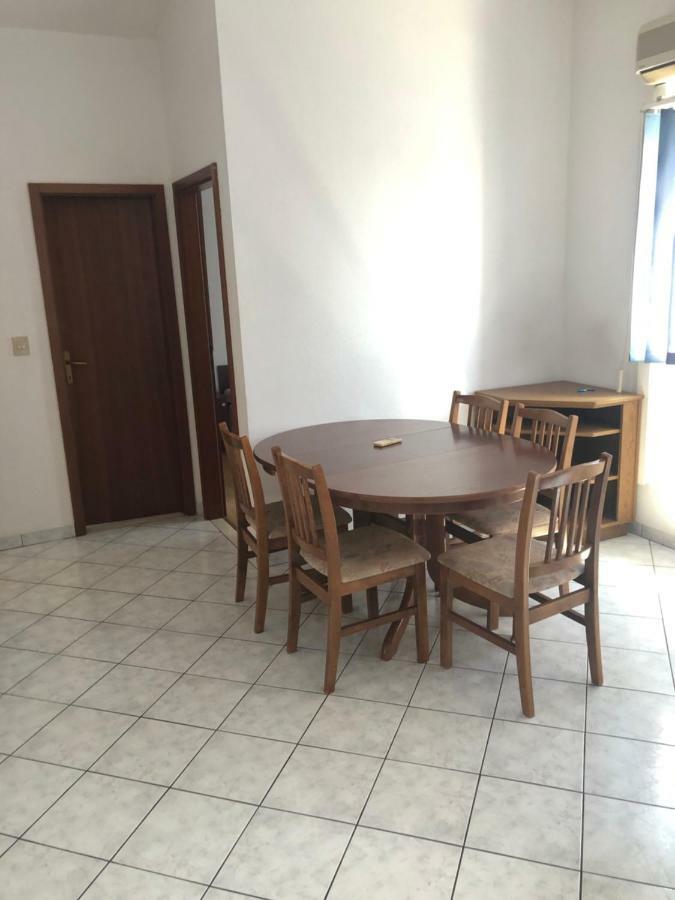 Apartments With Private Parking Baška Voda Esterno foto